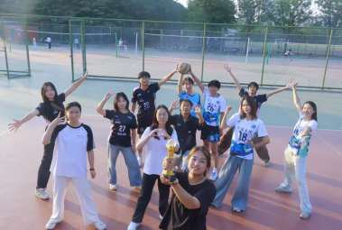 摄影:刘阳河洛书院排球队第五届夏季联赛纪念
摄影:刘阳毕业季欢送21级队员毕业的留念